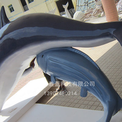 海豚雕塑
